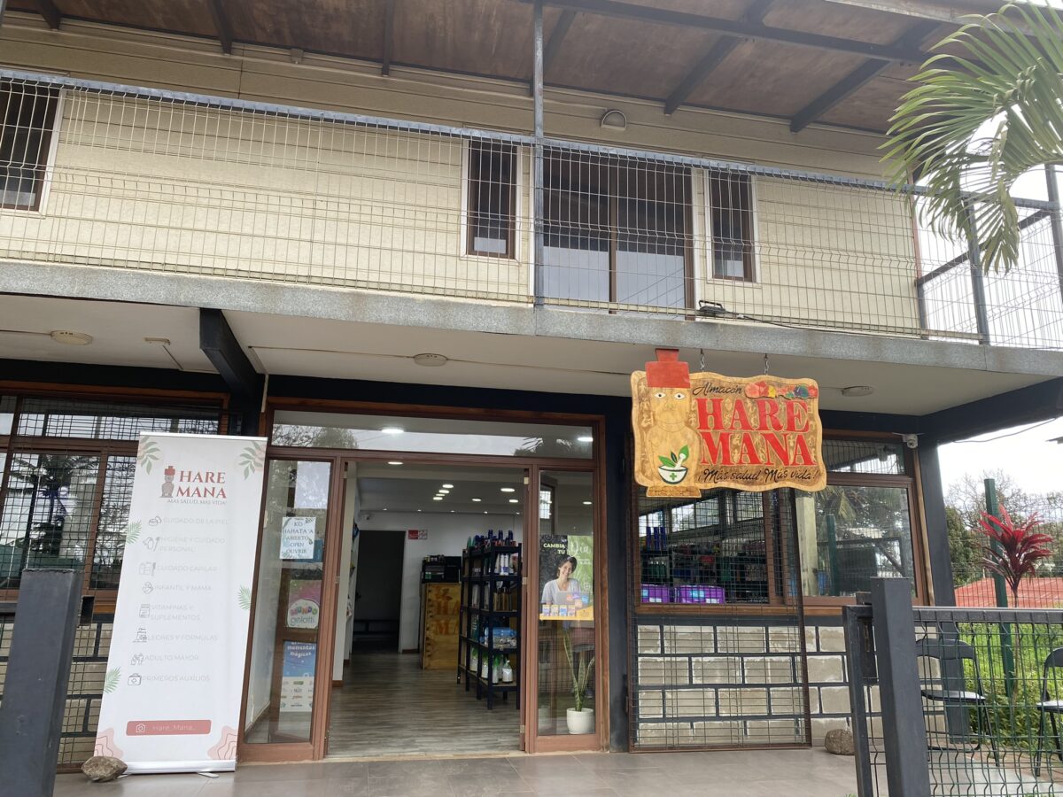 島上唯一賣SIM卡的店HARE MANA