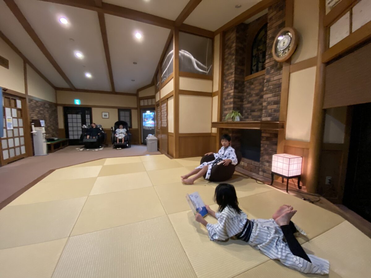 岐阜平湯溫泉中村館 大浴場外休息區